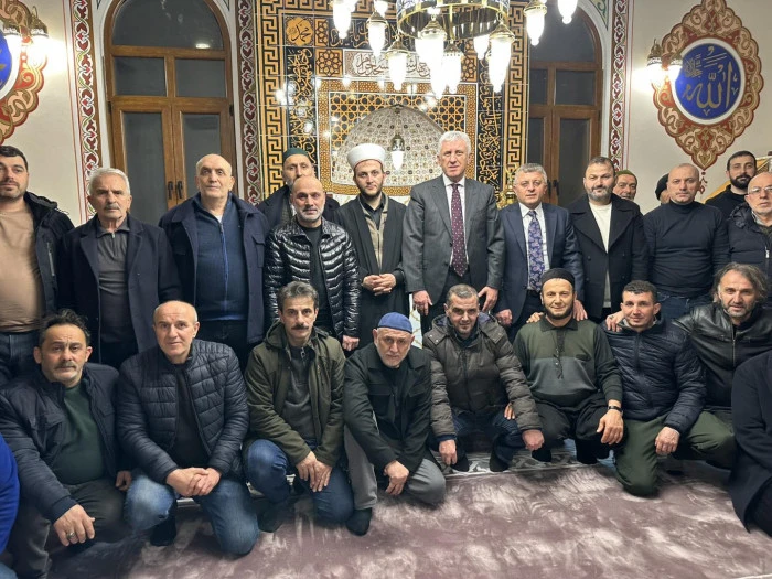 Başkan Sarıalioğlu Doğup B&uuml;y&uuml;d&uuml;ğ&uuml; Mahallede Teravihte