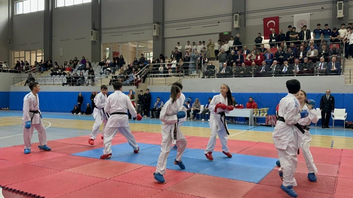 T&uuml;rk Gen&ccedil;liği Of'ta 19 Mayıs Ruhunu Yeniden Yaşattı