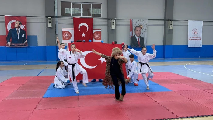 T&uuml;rk Gen&ccedil;liği Of'ta 19 Mayıs Ruhunu Yeniden Yaşattı