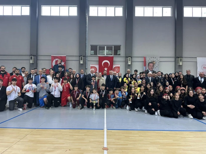 T&uuml;rk Gen&ccedil;liği Of'ta 19 Mayıs Ruhunu Yeniden Yaşattı