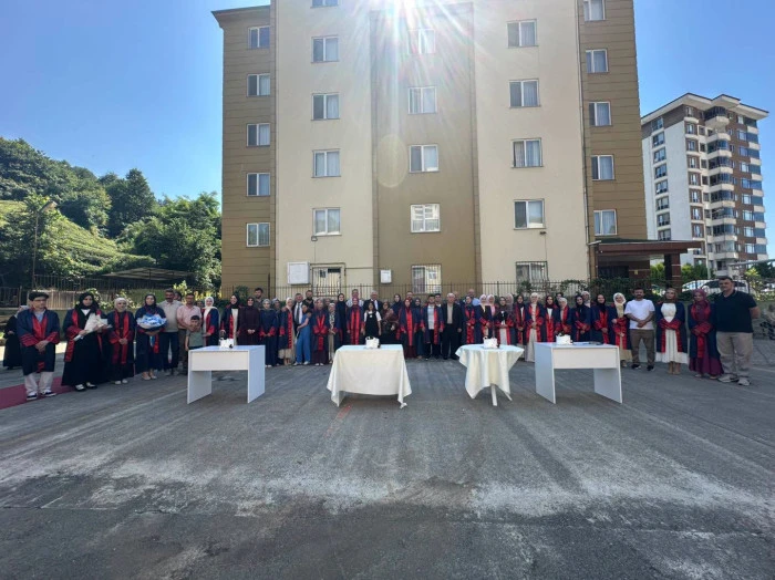 Başkan Sarıalioğlu, Of Anadolu İmam Hatip Lisesi Mezuniyet Heyecanına Ortak Oldu