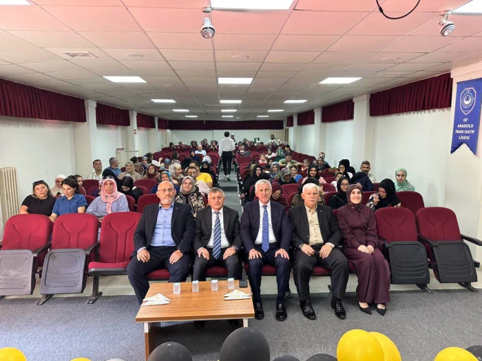 Başkan Sarıalioğlu, Of Anadolu İmam Hatip Lisesi Mezuniyet Heyecanına Ortak Oldu