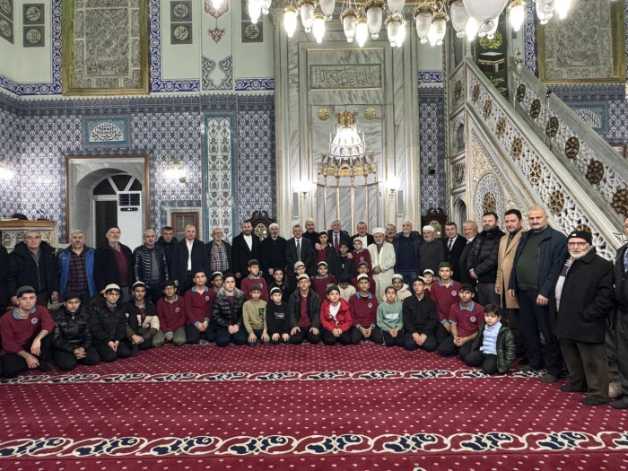 AK Parti Of İl&ccedil;e Başkanlığı Ramazan'da Mahalle Mahalle G&ouml;n&uuml;llere Dokunuyor