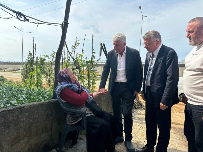 Başkan Sarıalioğlu, Of'ta yağış sonrası &ccedil;alışmaları ve vatandaşların taleplerini yerinde değerlendirdi