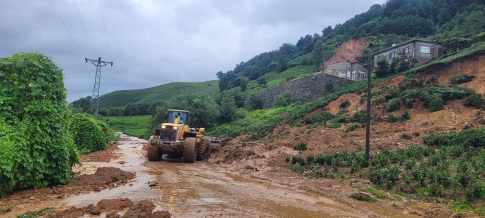 Of Belediyesi'nden sağanak sonrası hızlı m&uuml;dahale