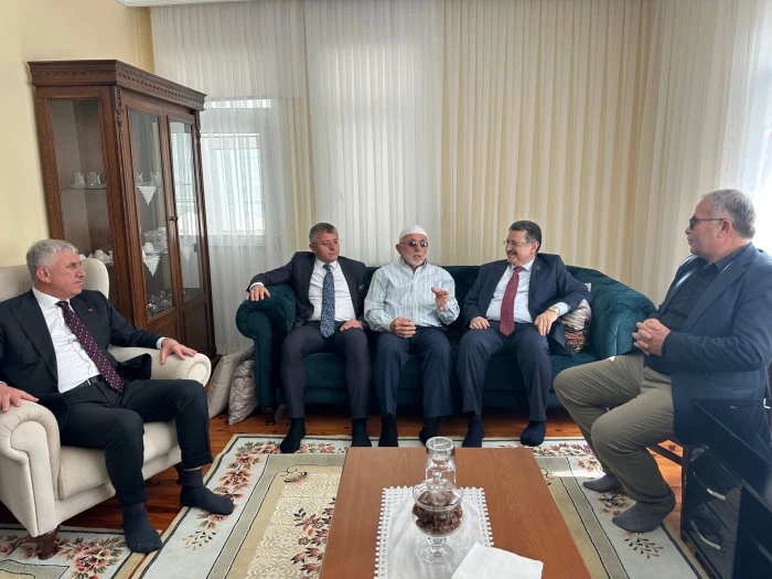 Başkan Sarıalioğlu'ndan Umre ziyaretleri