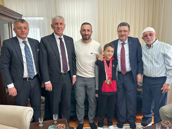 Başkan Sarıalioğlu'ndan Umre ziyaretleri
