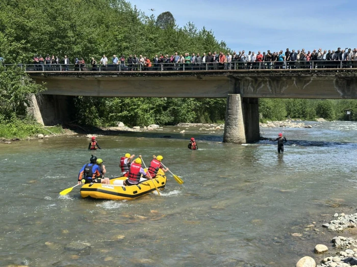 Doğa sporlarına yeni soluk: Hayrat'ta rafting heyecanı başladı