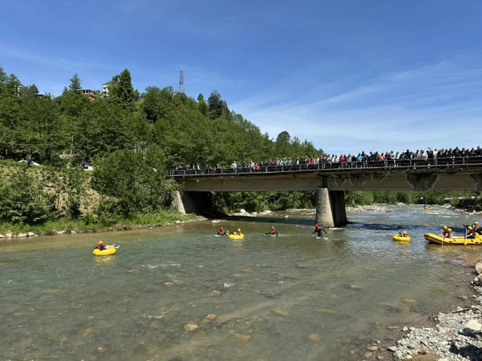 Doğa sporlarına yeni soluk: Hayrat'ta rafting heyecanı başladı