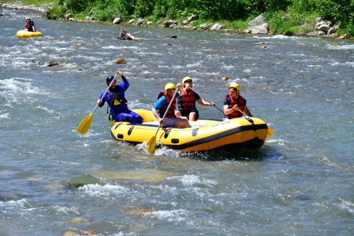 Doğa sporlarına yeni soluk: Hayrat'ta rafting heyecanı başladı