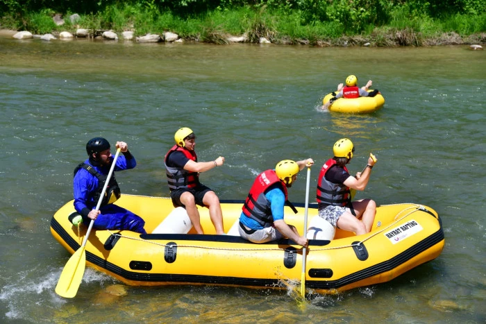 Doğa sporlarına yeni soluk: Hayrat'ta rafting heyecanı başladı