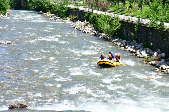 Doğa sporlarına yeni soluk: Hayrat'ta rafting heyecanı başladı