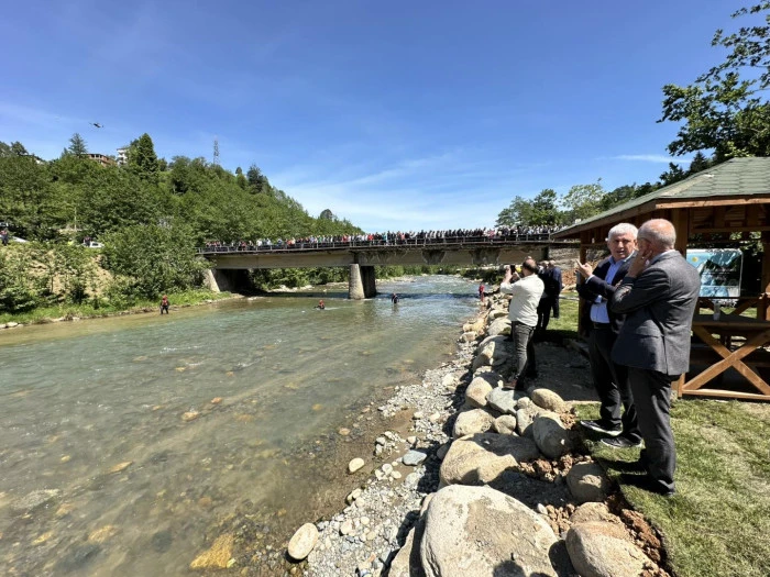 Doğa sporlarına yeni soluk: Hayrat'ta rafting heyecanı başladı