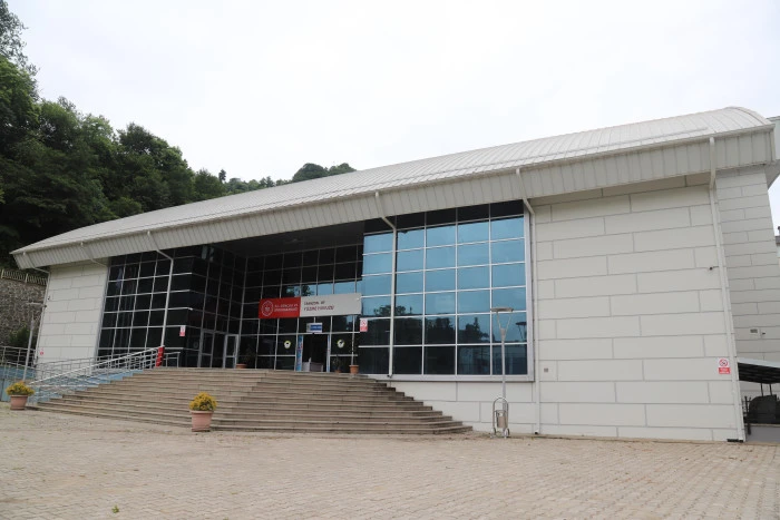 Of'a Değer Katan Yatırım: Of Yarı Olimpik Kapalı Y&uuml;zme Havuzu