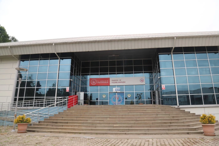 Of'a Değer Katan Yatırım: Of Yarı Olimpik Kapalı Y&uuml;zme Havuzu