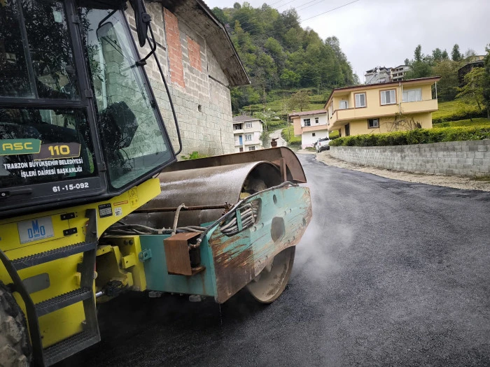 Tavşanlı ve Yazlık Mahallesi'nde Asfalt Serim Çalışmaları Tamamlandı
