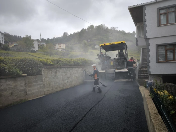 Tavşanlı ve Yazlık Mahallesi'nde Asfalt Serim Çalışmaları Tamamlandı