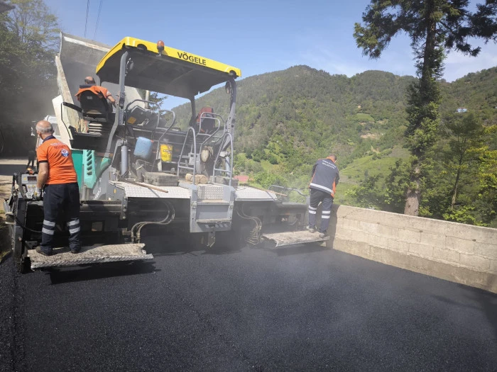 Tavşanlı ve Yazlık Mahallesi'nde Asfalt Serim Çalışmaları Tamamlandı