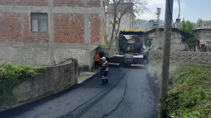 Tavşanlı ve Yazlık Mahallesi'nde Asfalt Serim Çalışmaları Tamamlandı