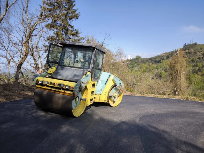 Tavşanlı ve Yazlık Mahallesi'nde Asfalt Serim Çalışmaları Tamamlandı