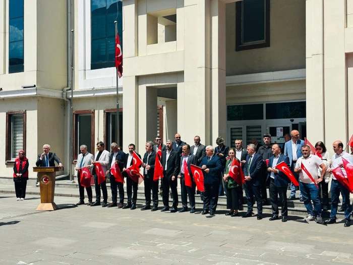 Of'ta Gen&ccedil;lik Y&uuml;r&uuml;y&uuml;ş&uuml; Coşkusu: Gen&ccedil;ler 19 Mayıs Ruhunu Sokaklara Taşıdı