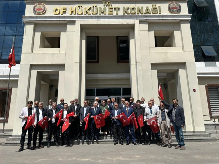 Of'ta Gen&ccedil;lik Y&uuml;r&uuml;y&uuml;ş&uuml; Coşkusu: Gen&ccedil;ler 19 Mayıs Ruhunu Sokaklara Taşıdı