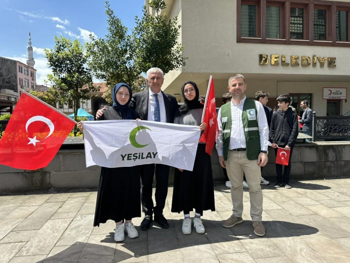 Of'ta Gen&ccedil;lik Y&uuml;r&uuml;y&uuml;ş&uuml; Coşkusu: Gen&ccedil;ler 19 Mayıs Ruhunu Sokaklara Taşıdı