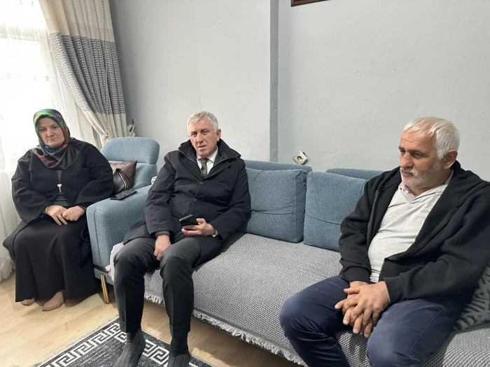 Of'ta G&ouml;n&uuml;l Ziyaretleri S&uuml;r&uuml;yor: Başkan Sarıalioğlu Hastaların Yanında