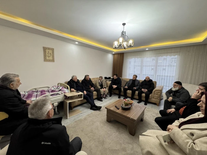 Of'ta G&ouml;n&uuml;l Ziyaretleri S&uuml;r&uuml;yor: Başkan Sarıalioğlu Hastaların Yanında