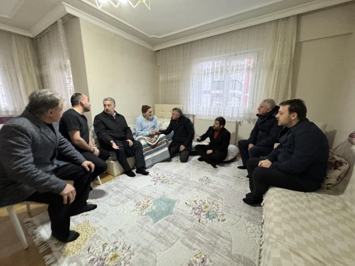 Of'ta G&ouml;n&uuml;l Ziyaretleri S&uuml;r&uuml;yor: Başkan Sarıalioğlu Hastaların Yanında