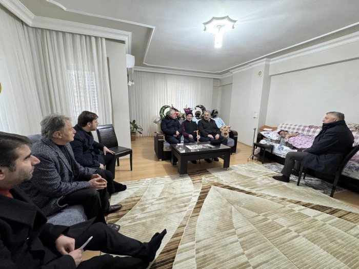 Of'ta G&ouml;n&uuml;l Ziyaretleri S&uuml;r&uuml;yor: Başkan Sarıalioğlu Hastaların Yanında