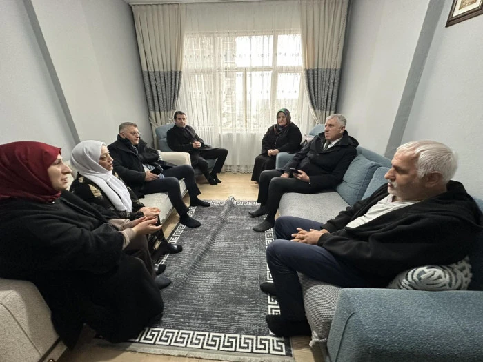 Of'ta G&ouml;n&uuml;l Ziyaretleri S&uuml;r&uuml;yor: Başkan Sarıalioğlu Hastaların Yanında