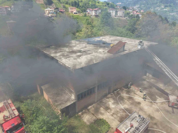 Ger&ccedil;eği Aratmadı! Trabzon İtfaiyesi Of'ta &Ccedil;ay Fabrikasında Tatbikat Yaptı
