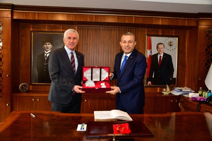 Trabzon Valisi Tahir Şahin'den Of Belediyesi'ne Ziyaret