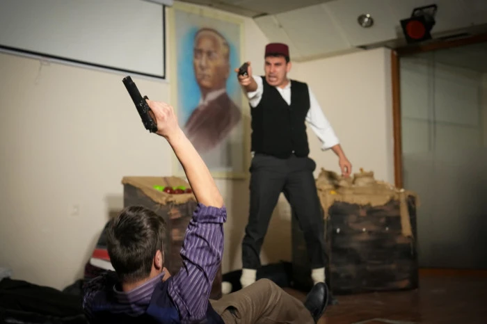 Oflu İzleyicilerden Tarihe Yolculuk Yapan Oyuna Yoğun İlgi