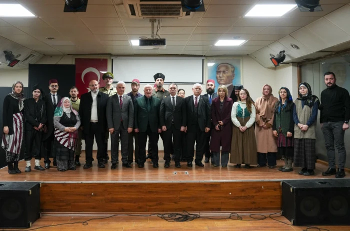 Oflu İzleyicilerden Tarihe Yolculuk Yapan Oyuna Yoğun İlgi