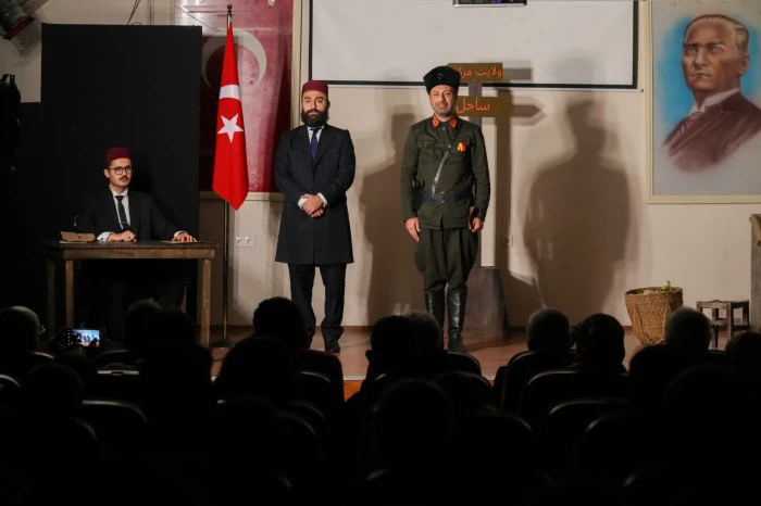 Oflu İzleyicilerden Tarihe Yolculuk Yapan Oyuna Yoğun İlgi