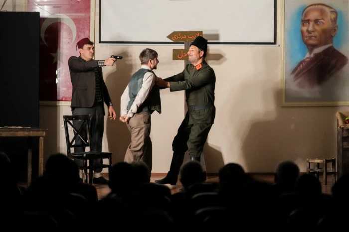 Oflu İzleyicilerden Tarihe Yolculuk Yapan Oyuna Yoğun İlgi