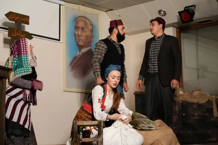 Oflu İzleyicilerden Tarihe Yolculuk Yapan Oyuna Yoğun İlgi