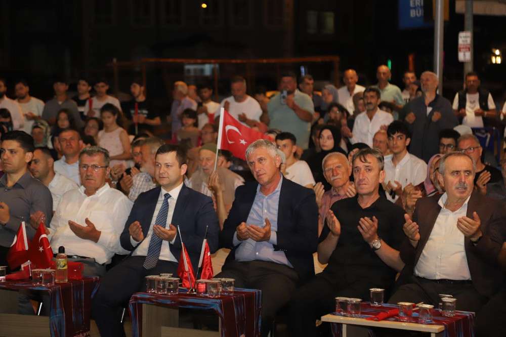 15 Temmuz Demokrasi ve Milli Birlik Günü'nde Of yine tek yürek oldu