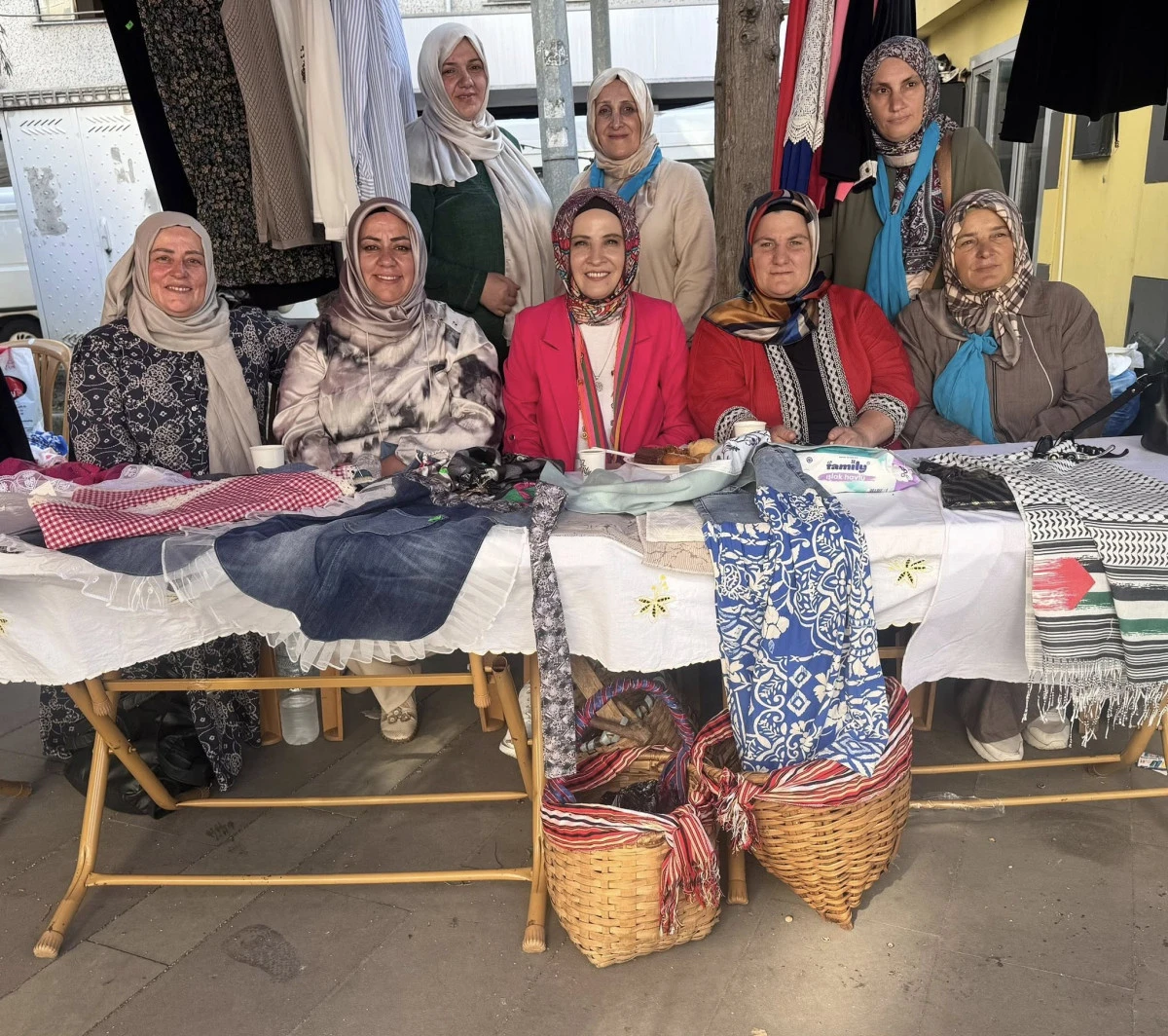 AK Parti Of İlçe Kadın Kolları'ndan Gazze için yardım kermesi