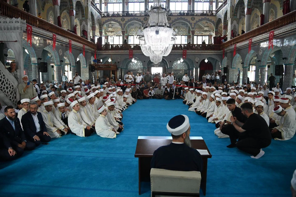 Başkan Sarıalioğlu, 124 Hafızın İcazet Sevincine Ortak Oldu