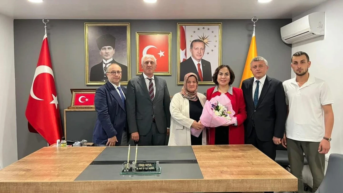Başkan Sarıalioğlu, AK Parti Of İlçe Yönetim Kurulu Toplantısı'na katıldı