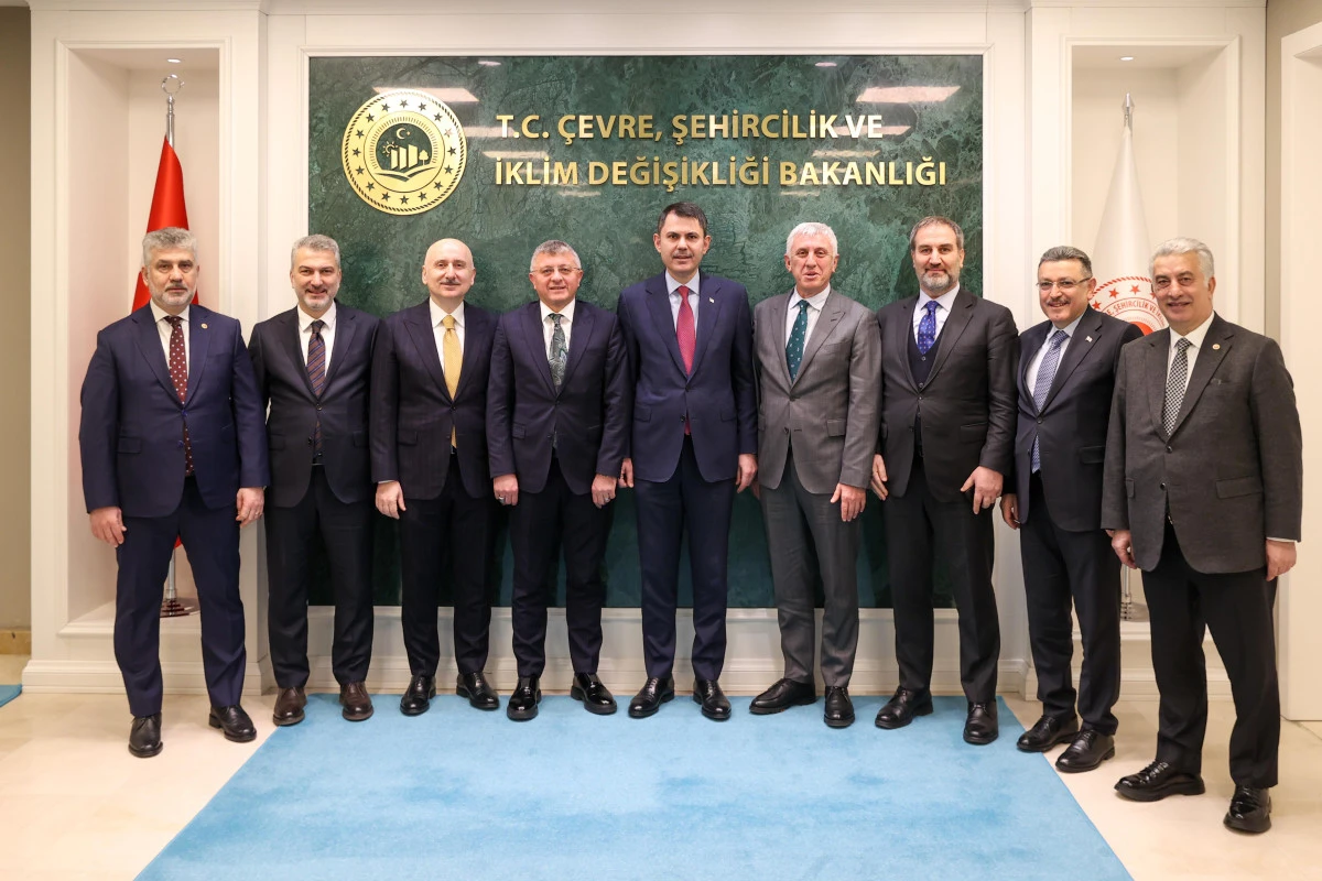 Başkan Sarıalioğlu, Ankara'da Bakan Kurum ile Of Projelerini G&ouml;r&uuml;şt&uuml;