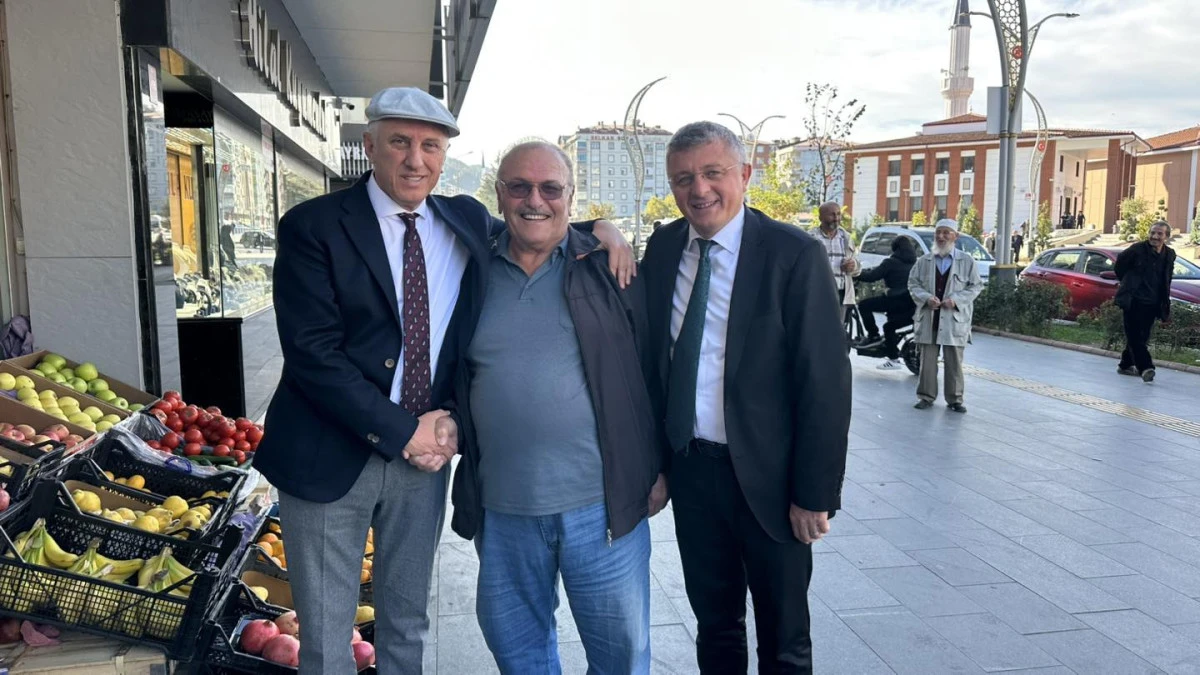 Başkan Sarıalioğlu Atatürk Bulvarı'nda Esnaflarla Buluştu