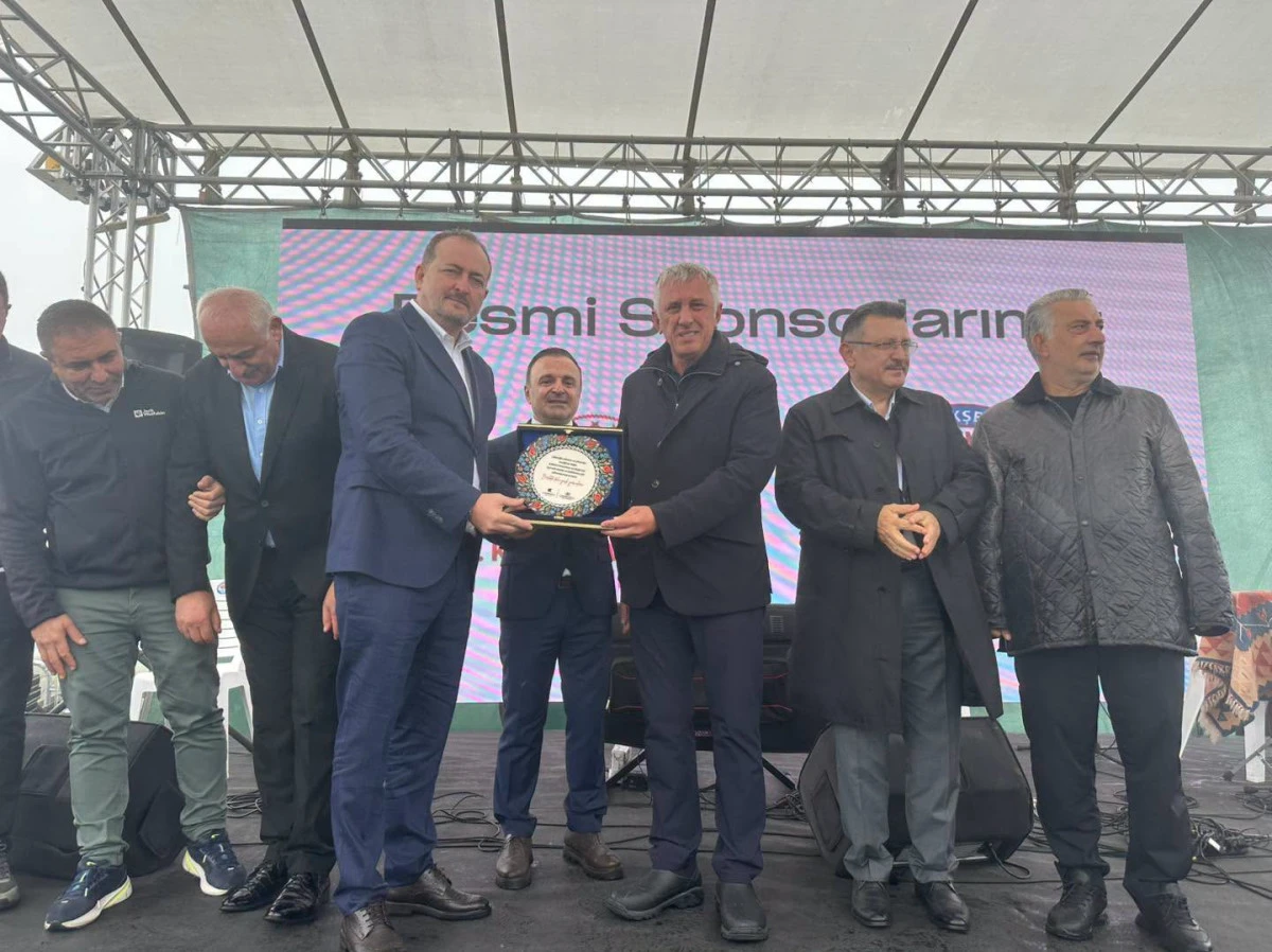 Başkan Sarıalioğlu, &Ccedil;akıroğlu Yayla Şenliği'nde vatandaşlarla buluştu