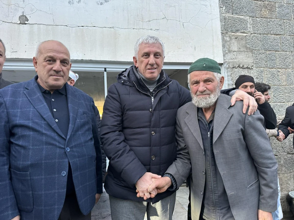 Başkan Sarıalioğlu &Ccedil;ukurova'da İftar ve Teravihte Vatandaşlarla Buluştu