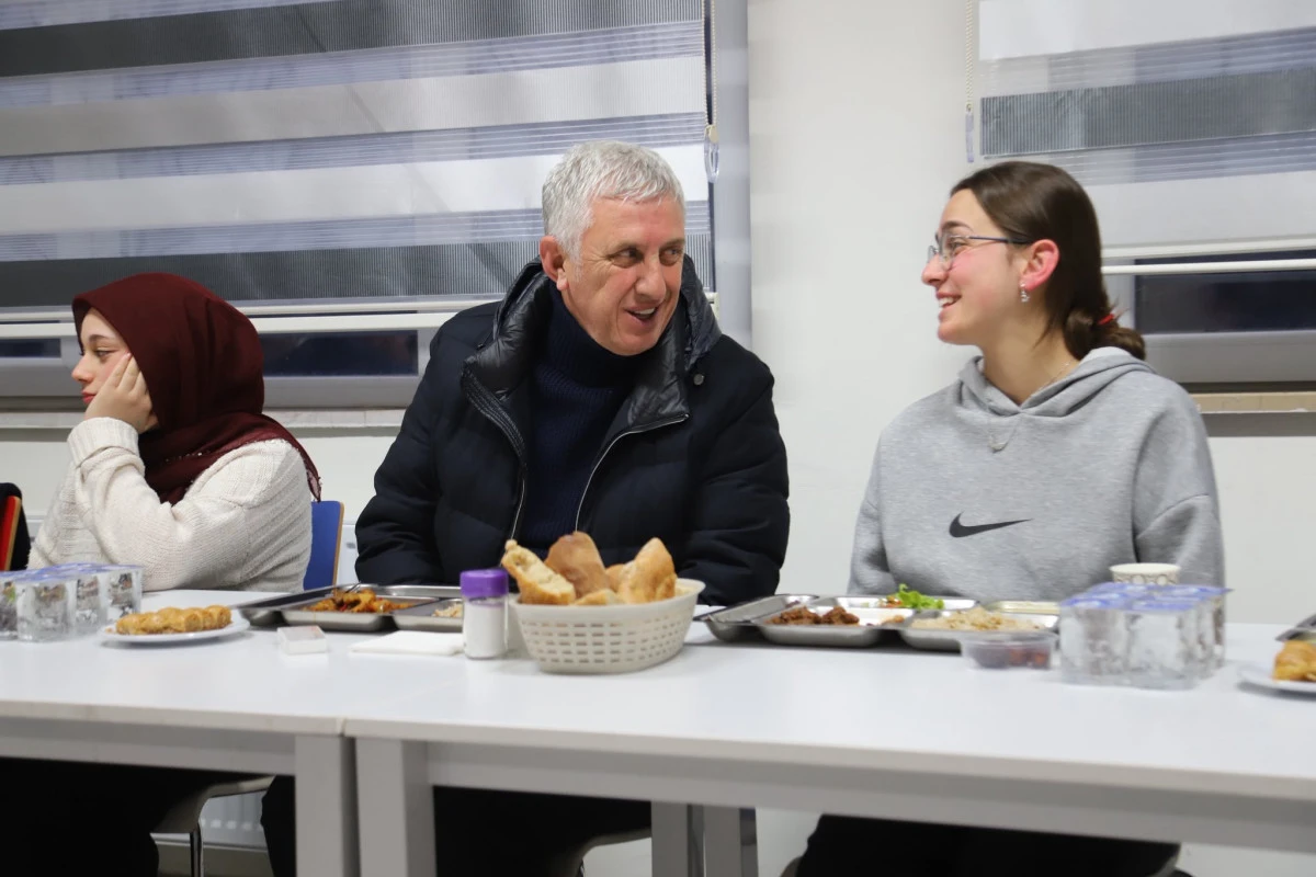 Başkan Sarıalioğlu Kız &Ouml;ğrencilerle İftarda, Fındıkoba'da Teravih Buluşmasında
