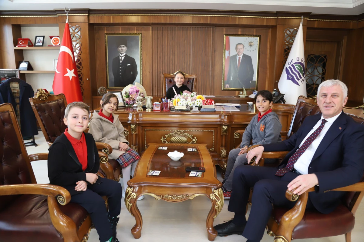 Başkan Sarıalioğlu Koltuğunu Minik Asya'ya Devretti