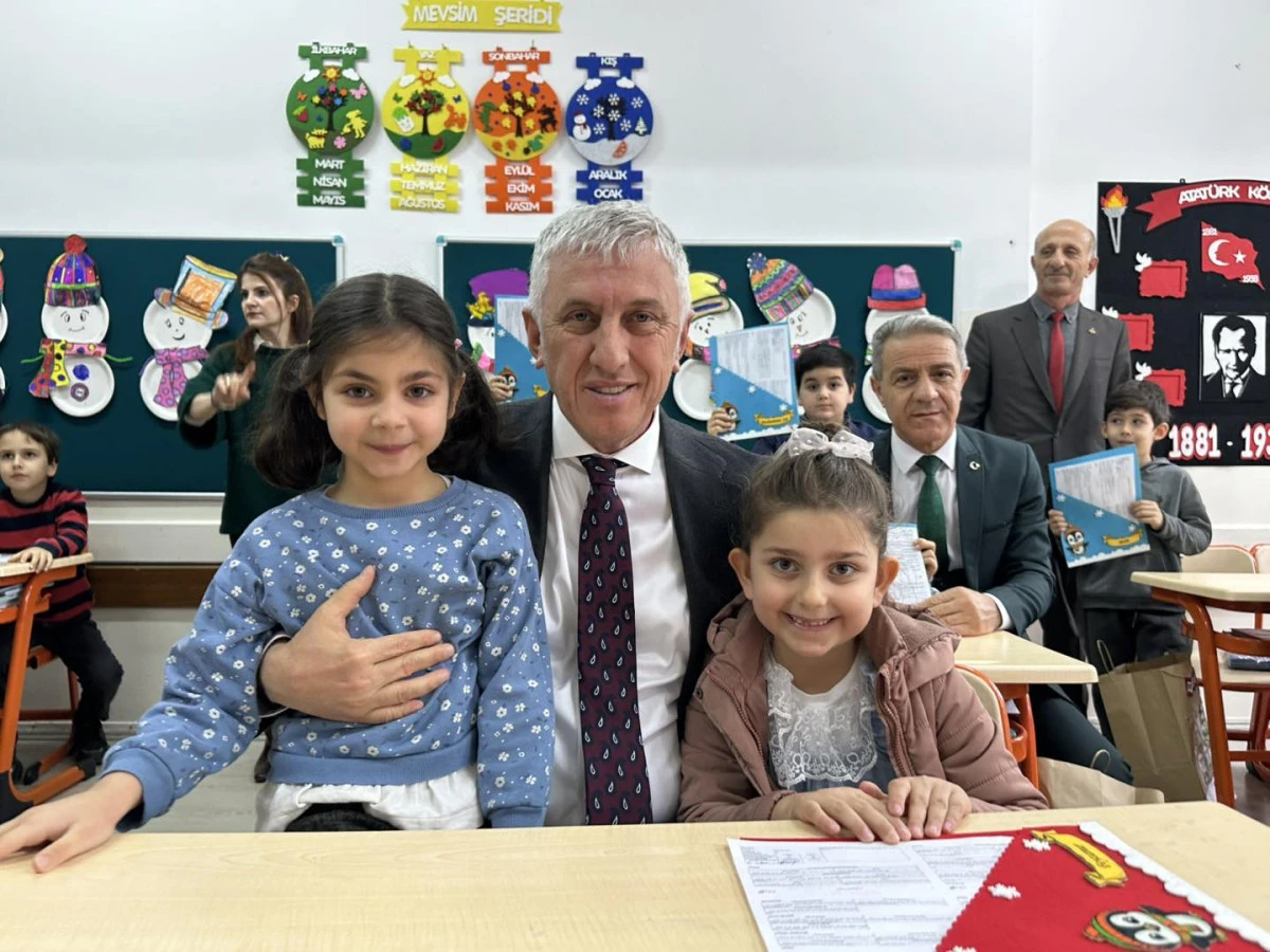 Başkan Sarıalioğlu, &Ouml;ğrencilerin Karne Sevincine Ortak Oldu